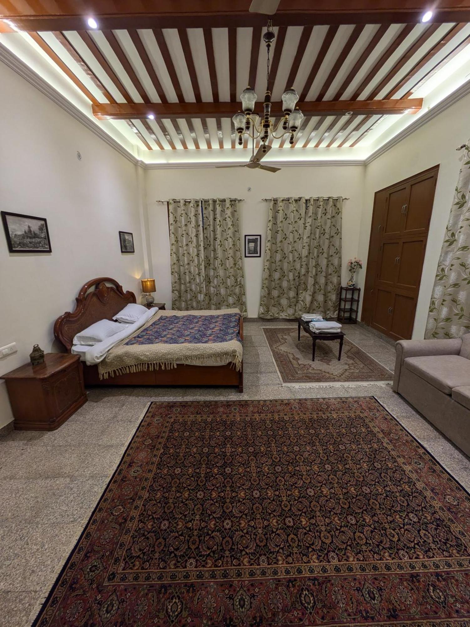 Mulberry Garden Hotell Varanasi Exteriör bild